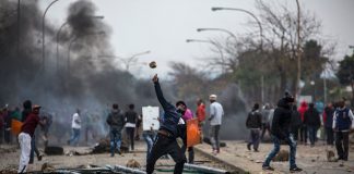 Jacob Zuma: Military deployed to tackle unrest over jailed ex-president