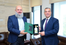 Outgoing Azerbaijani envoy calls on Commerce Minister, both sides hail historic bilateral ties